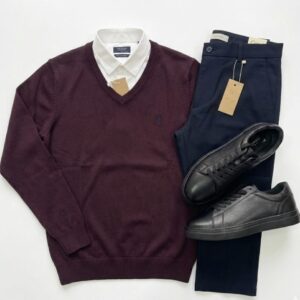 ست بافت یقه هفت زرشکی و شلوار پارچه ای سرمه ای و کفش ونس مشکی